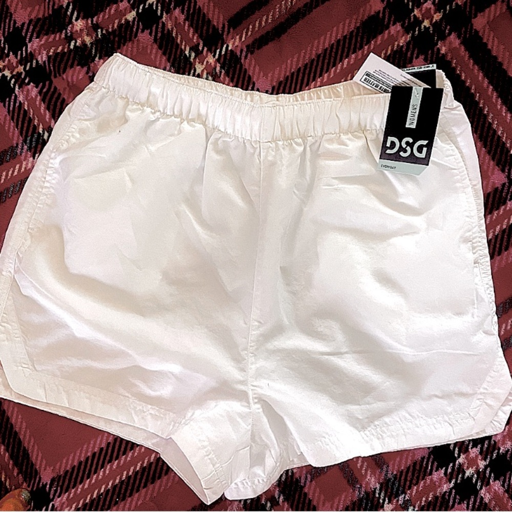 DSG medium NWT high rise woven short